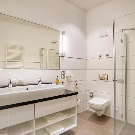 Weinhaus Uhle ホテル 4*