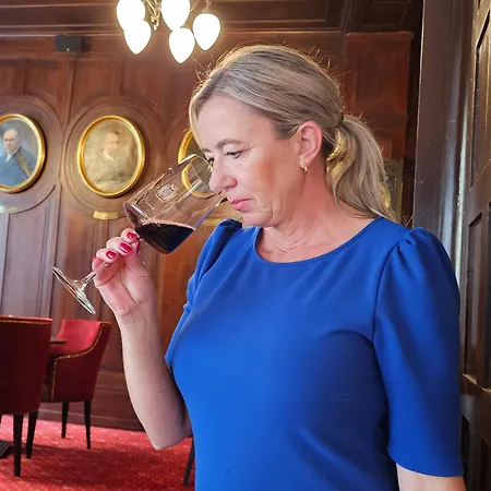 Weinhaus Uhle ホテル 4*