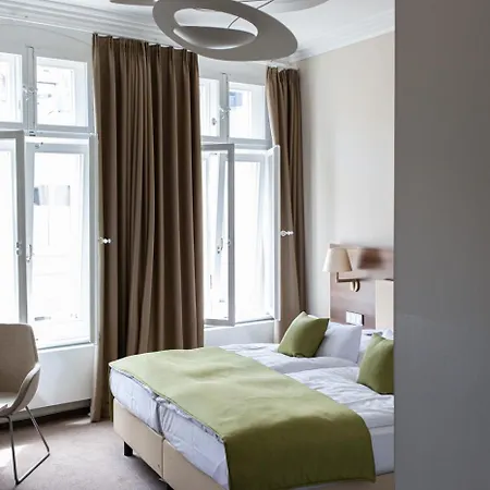 Weinhaus Uhle Otel 4*