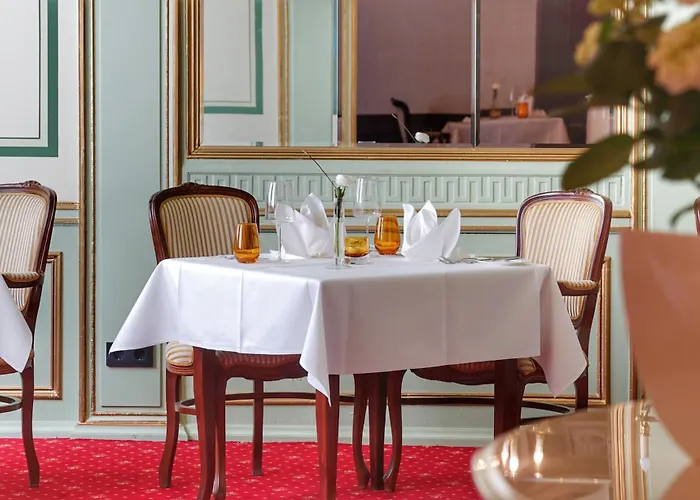 Hotel Weinhaus Uhle 4*